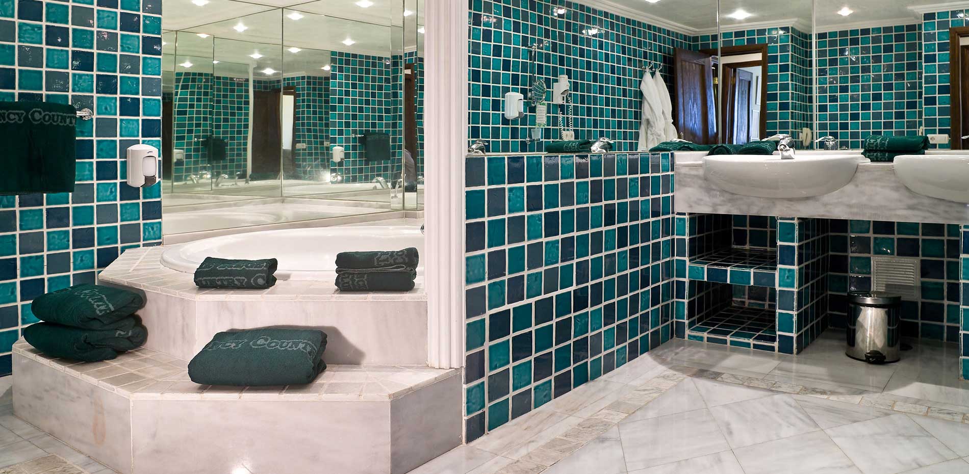 One bedroom jacuzzi One bedroom jacuzzi